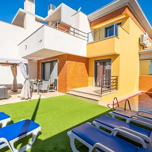 Cozy With Pool And Barbecue Сasa de vacaciones